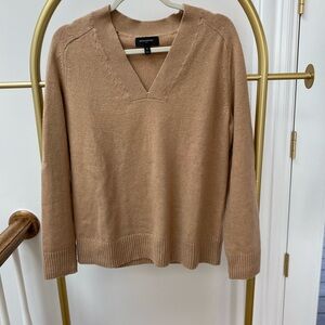 BR Women's V-Neck Sweater in Warm Tan